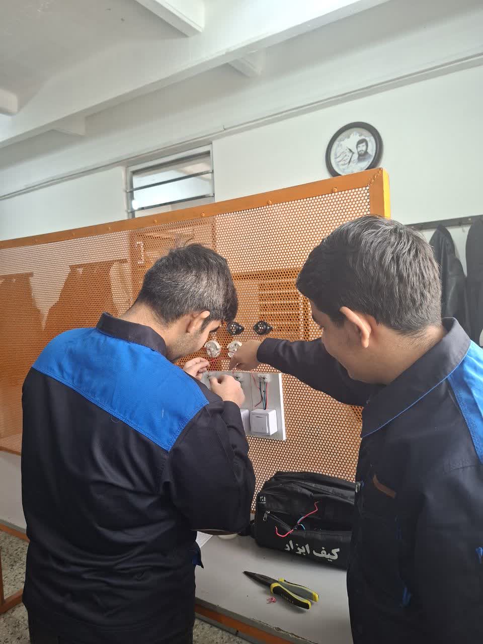 کارگاه برق صنعتی