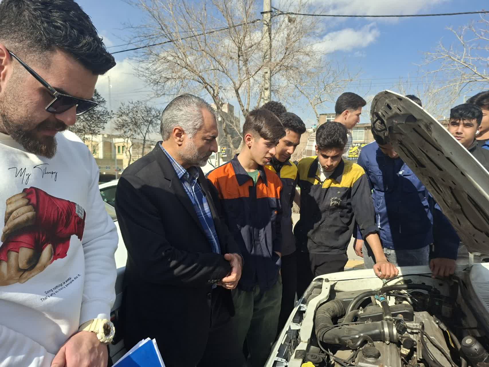کارگاه تعمیر موتور و برق خودرو